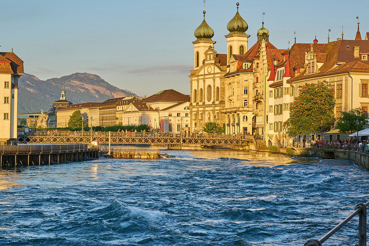 <b>Hotel Schweizerhof</b> - Built in 1845, this Rococo-styled hotel is nestled right in the Old Town and is a 5-minutes’ walk to the iconic Kapellbrucke covered bridge. The glass-enclosed restaurant, terrace and sleek bar are all open for investigating.