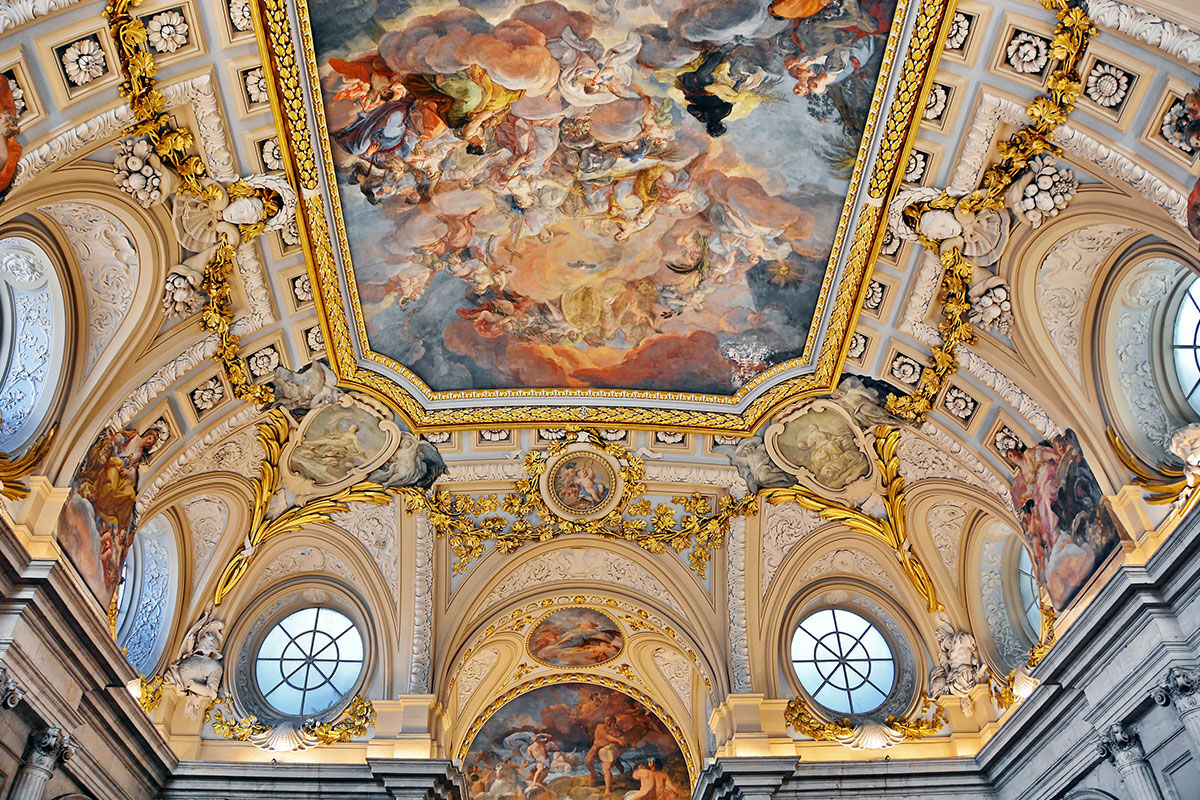 <b>Hotel Urban</b> - An 8-minute walk from the Museo del Prado and a 15-minute walk from the Royal Palace of Madrid, this art-deco hotel features a permanent display of art from Papua New Guinea. It is sleek, avant-guard and has a sophisticated oyster bar as well as rooftop terrace with bar service.