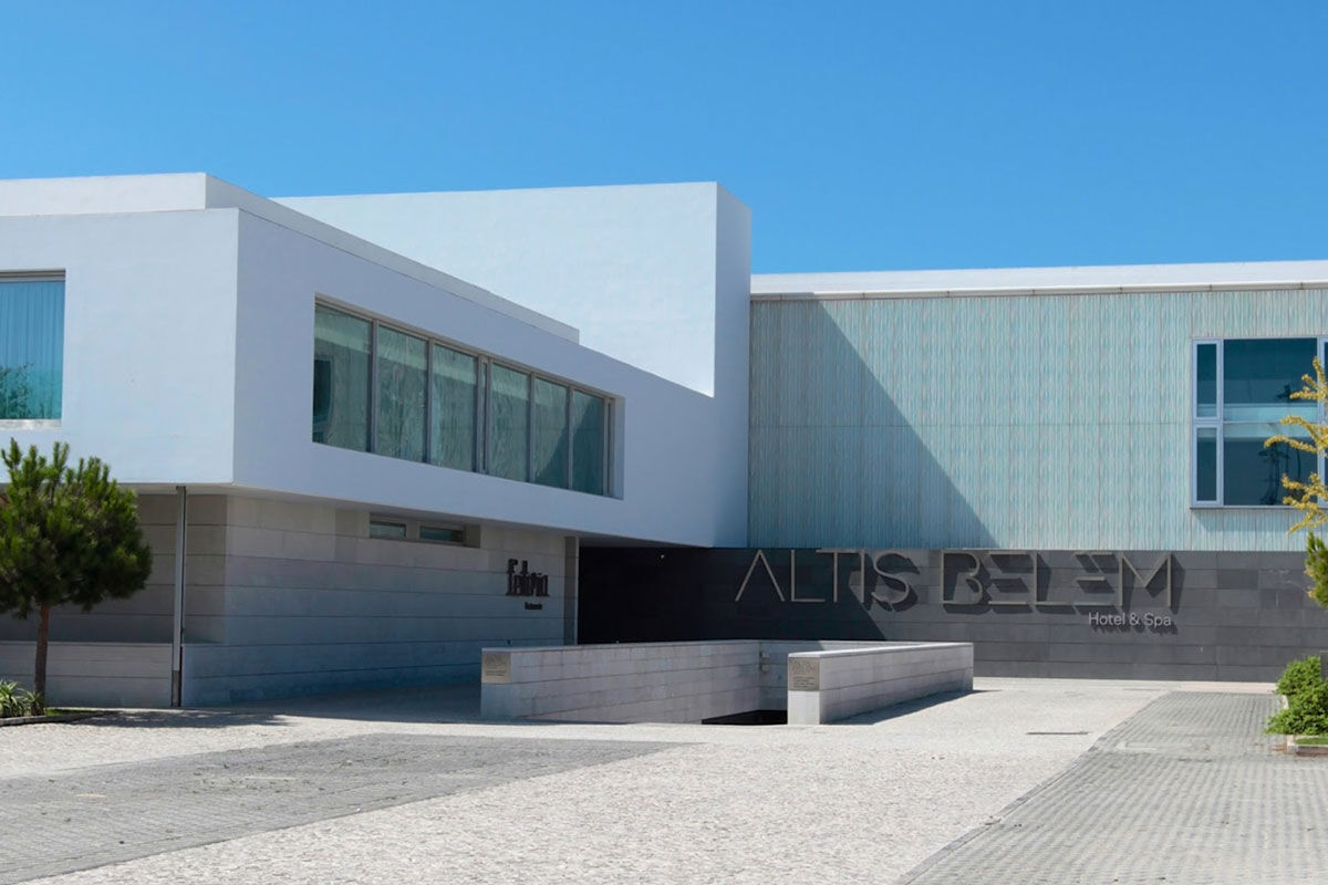 <b>Altis Belém Hotel & Spa</b> - Only an 8-minute walk from the landmark Belem Tower and set along the Tagus River, the Altis Belem Hotel is a contemporary oasis. With a renowned spa including saunas and two pools, as well as an acclaimed restaurant, trendy bar, hip café and sleek rooms, this chic hotel is one for the books.