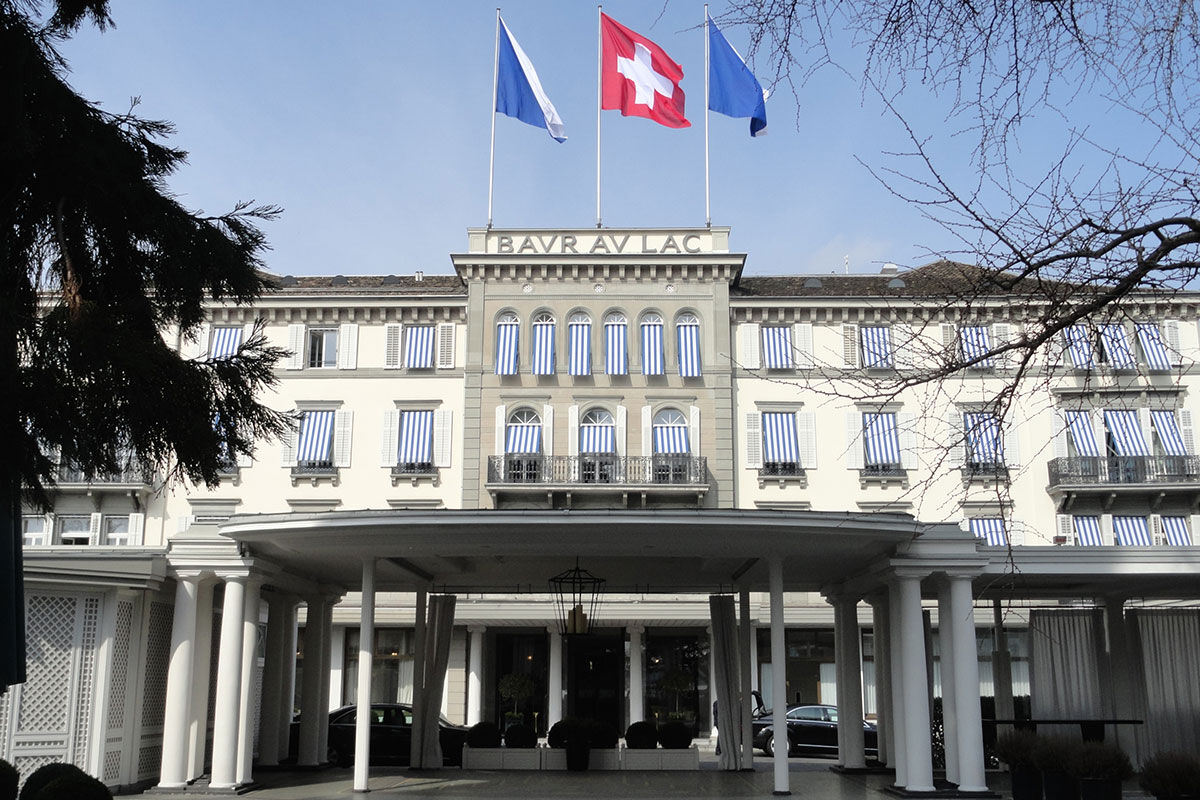 <b>Baur au Lac</b> - Located in the heart of Zurich and on its own private park, the Baur au Lac is only a few minutes’ walk to the celebrated high-end shopping street, Bahnhofstrasse. With bright and stately construction, this posh hotel fills the senses with grandeur and creativity.