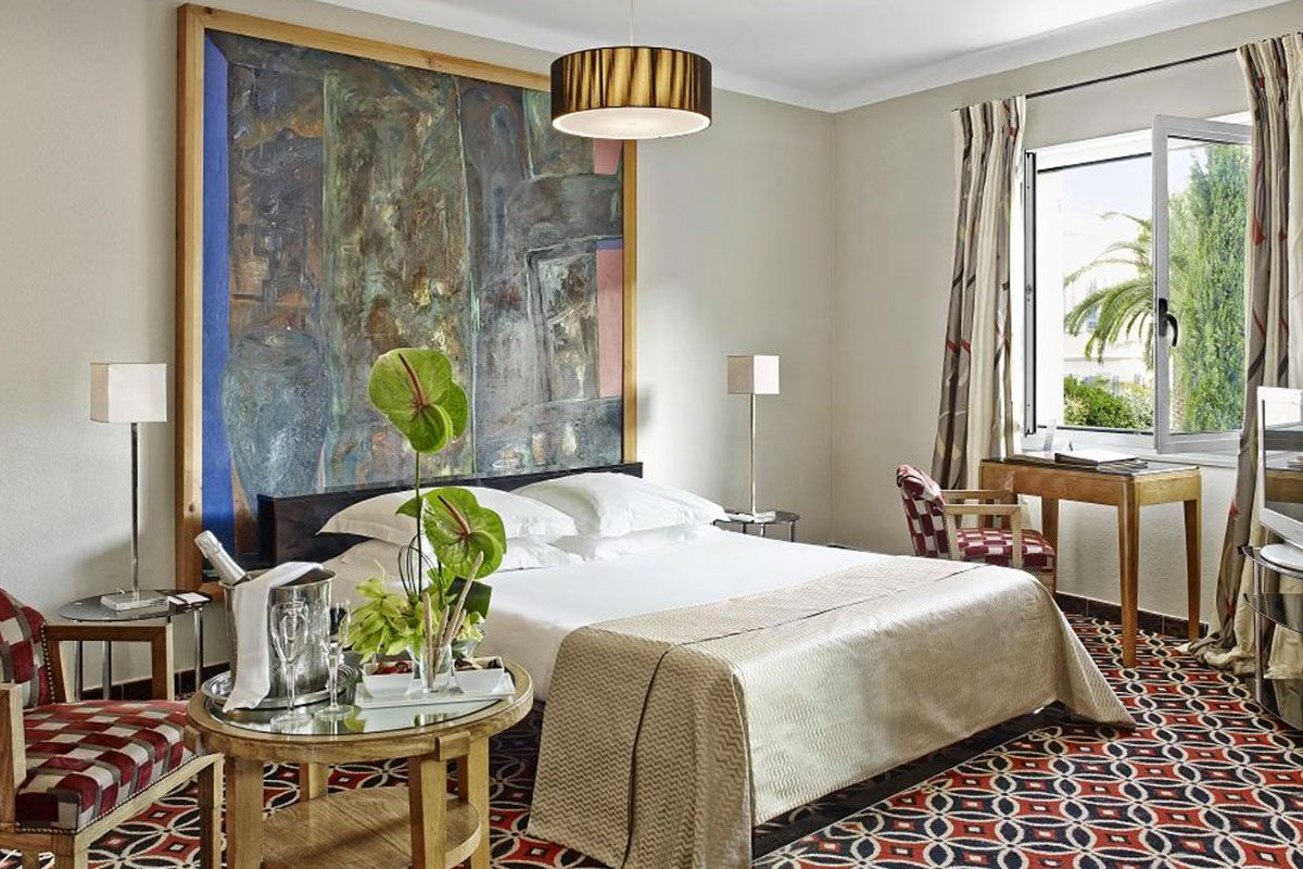 <b>Belles Rives, Antibes</b> - Guests are welcomed into this 1920s art deco hotel and overcome by the Mediterranean view, lavish furnishings and ornate fine dining restaurant. There are also outdoor terraces, a piano bar and private beach.