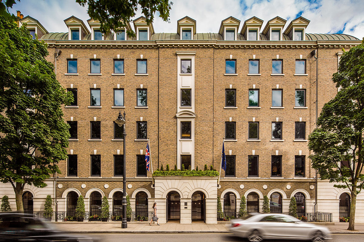 <b>COMO The Halkin</b> - Located in Belgravia, one of London’s most affluent districts, the Halkin is a boutique hotel set in a Georgian-style building with an elegant and discreet environment. Offerings include an acclaimed Basque restaurant with a glitzy ceiling, a stylish tapas bar and yoga classes for guests.