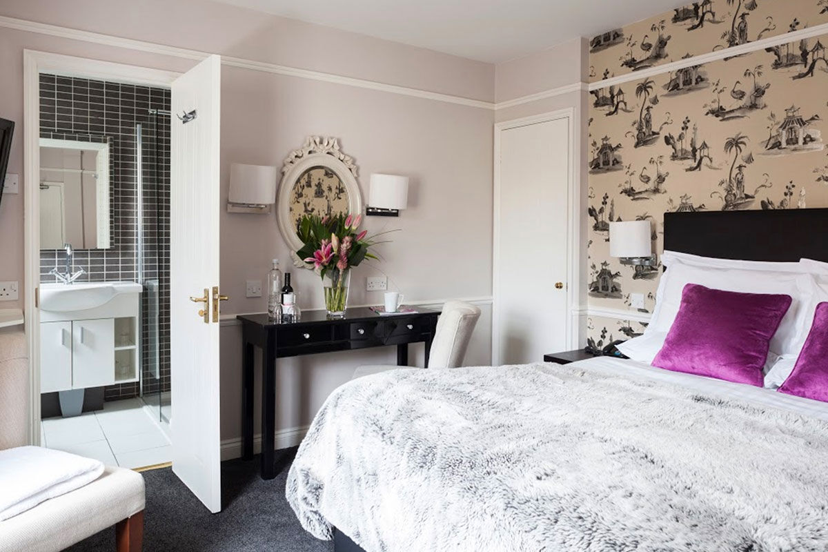 <b>Harington's Hotel</b> - Winding through the city center and off onto a narrow, cobble-stoned street, you’ll find a 300-year-old house that is now home to the family-run boutique hotel, Harington’s Hotel. The bar offers ales and whiskies; the lounge features velvet seating; and the rooms are charming with quirky details.