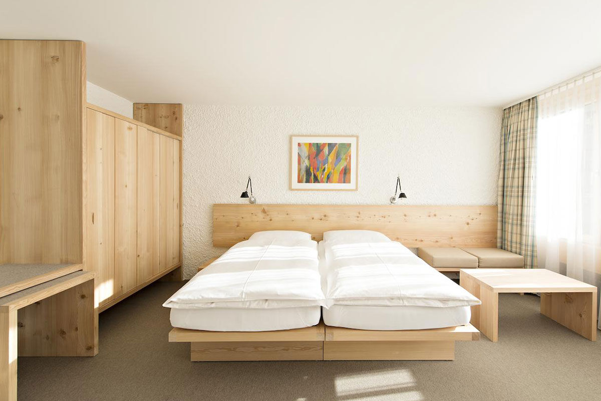 <b>Hotel Hauser</b> - Family-run since 1955, the Hotel Hauser is famous for its fine homemade confectionary and desserts. In the heart of St. Moritz, this blush-colored boutique hotel offers mountain views, contemporary and minimalist rooms, as well as a friendly restaurant and terrace bar.