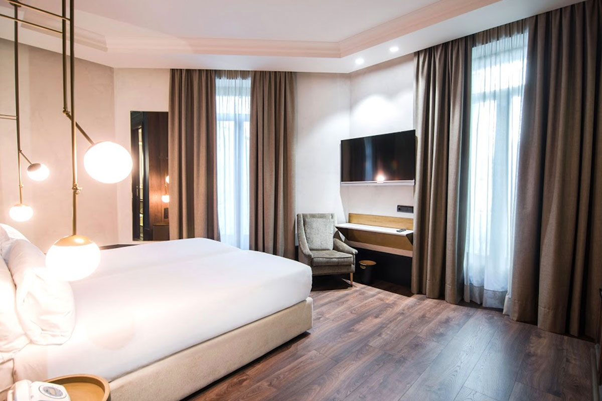 <b>ICON Wipton</b> - With a brick tunnel-like restaurant, cozy café and bar, and a lounge area that is teeming with leafy plants, the ICON Wipton is stylish, contemporary and comfortable. Centrally located in the Serrano neighborhood, this boutique hotel is in the hot spot for exclusive shopping.