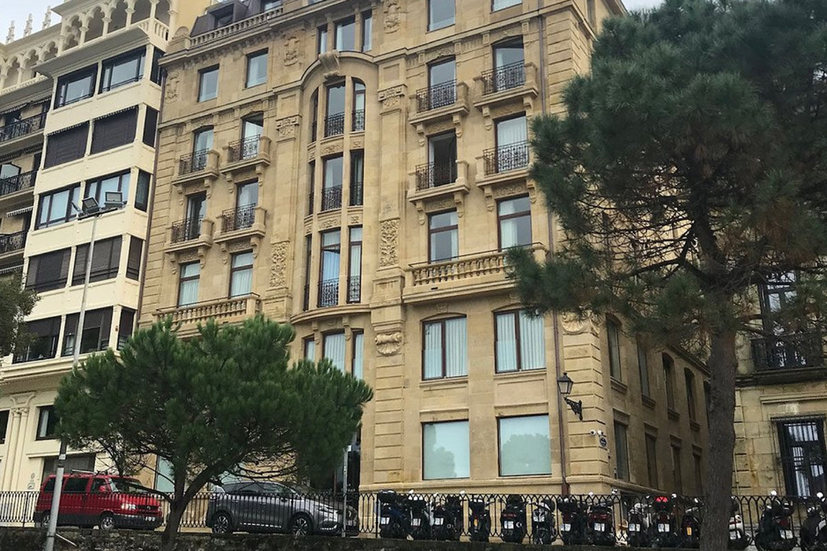 <b>Lasala Plaza Hotel, Donostia</b> - Set in a restored 1917 building on the the Plaza Lasala, this chic hotel is centrally located close to the beach, local sights and transportation. The rooms are contemporary in design with velvet chairs and art on the walls, and the rooftop terrace has a pool with panoramic views over the Beach of La Concha.