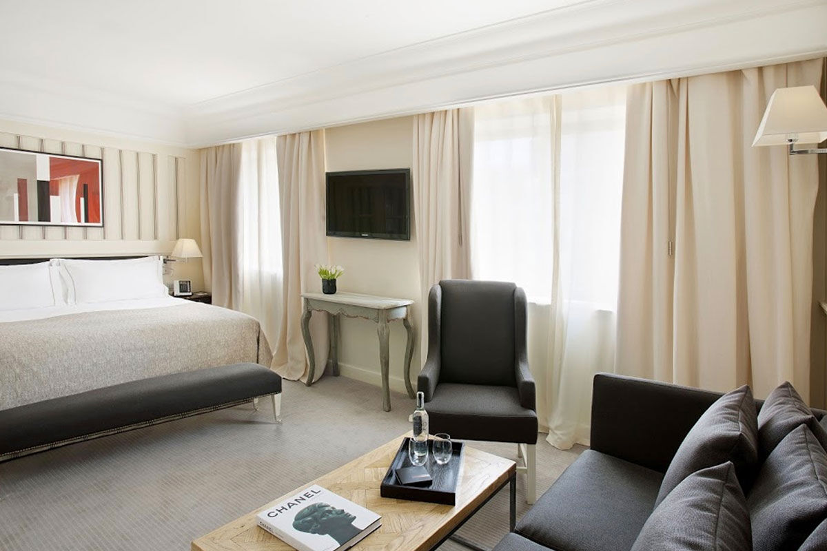 <b>Majestic Hotel & Spa</b> - Grand and classically decorated, the Majestic Hotel & Spa features marble floors, pillared entranceways and an overall feeling of exclusivity. The rooftop terrace features a refreshing pool and plenty of sun loungers to take advantage of.