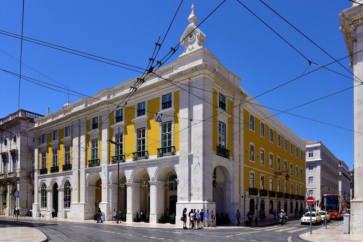 <b>Pousada de Lisboa</b> - Set along the Tagus River on the high-end shopping street, Avenida da Liberdade, the Pousada de Lisboa sits, grand and stately. The rooms are contemporary and elegant, the steakhouse has vaulted brick ceilings, and the spa has a pool, sauna, and hammam.