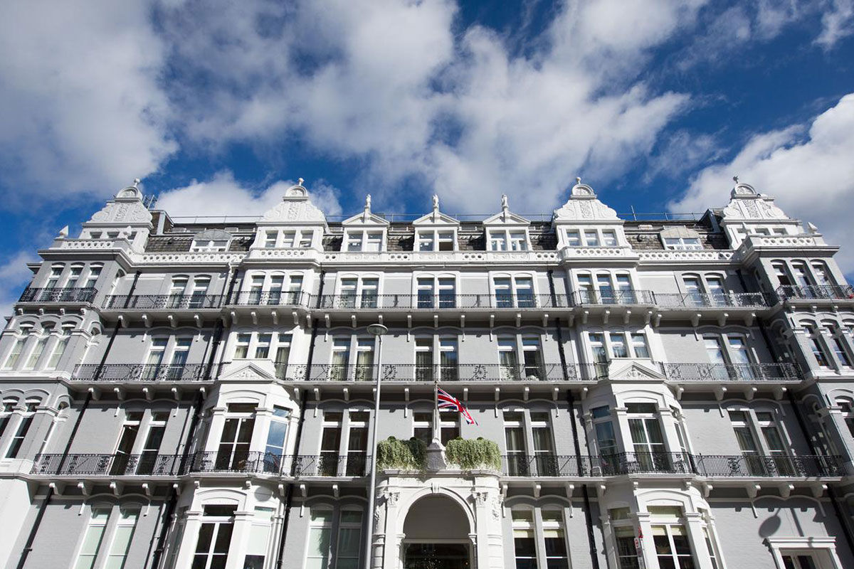 <b>The Ampersand Hotel</b> - This 1889 cosmopolitan boutique hotel features a French-styled drawing room, vintage-inspired Mediterranean restaurant and bar as well as contemporary and eclectic rooms. Perfect for design enthusiasts, the Ampersand Hotel is only a few minutes’ walk to the Victoria & Albert Museum, Harvey Nichols and Harrods.