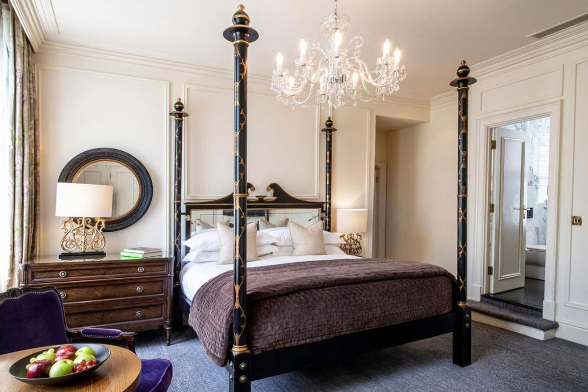 <b>The Kensington Hotel</b> - Within the affluent district of South Kensington sits a grand hotel with a white stucco façade, high ceilings and a bowler-hatted doorman ready to offer his hand. With a genteel, service-oriented approach, the Kensington Hotel gives guests a chic, cosmopolitan experience within vibrant London society.