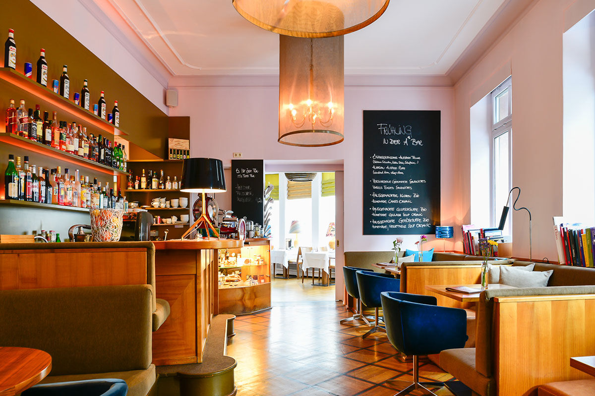 <b>Villa Auersperg</b> - Family-run for 3 generations, the Villa Auersperg is a boutique hotel housed in a 19th century villa at the foot of Kapuzinerberg. With modern rooms, a rooftop terrace, sauna and yoga classes, guests can enjoy everything this laid-back hotel has to offer.