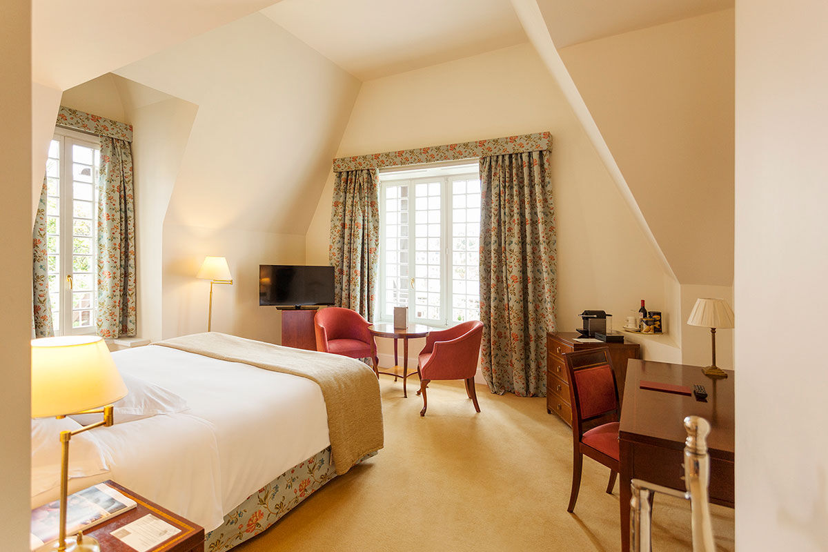 <b>Villa Soro, Donostia</b> - Close to Zurriola beach and San Sebastian Cathedral, Villa Soro occupies two buildings, one of which was built in 1898 and is a Historical Heritage Building of San Sebastian. In that building, the main hallway features a grand stairwell with a stained-glass window and marble floors; the rooms are refined with much natural light. The property boasts a wood-paneled bar and lounge.