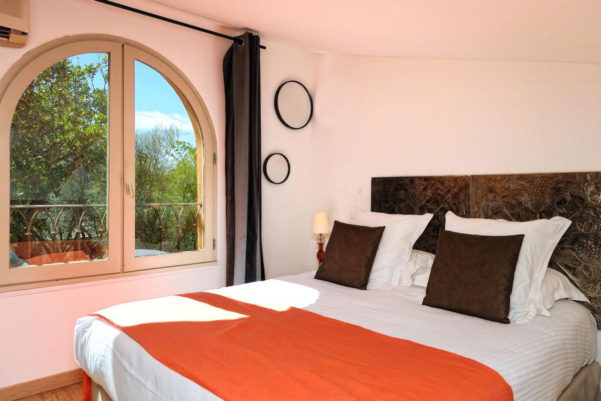 <b>Hotel A’Cheda, Bonifacio</b> - In the south of Corsica, this deluxe country hotel sits in all its charm with a backdrop of tropical gardens. With a Michelin star restaurant, tapas bar and cooking classes available, guests can sample local dishes and regional cuisine.