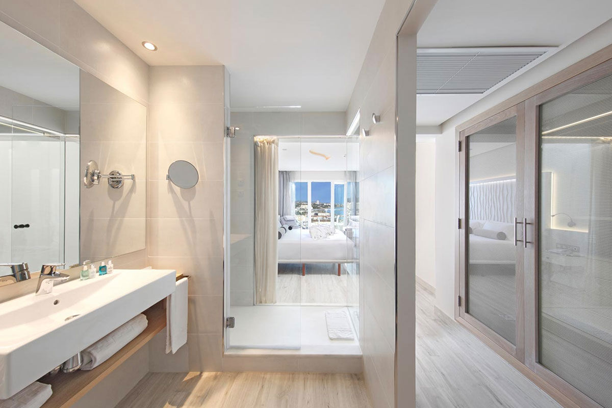 <b>Amare</b> - Located in the middle of Old Town, this modern, adults-only luxury hotel sits right on Amare Beach of with panoramic views of the Mediterranean Sea and artistic spaces that make the hotel itself feel like an art exhibition. With three trendy restaurants and a rooftop bar, it’s no wonder live bands and famous salsa dancers choose to perform at Amare Beach Hotel.