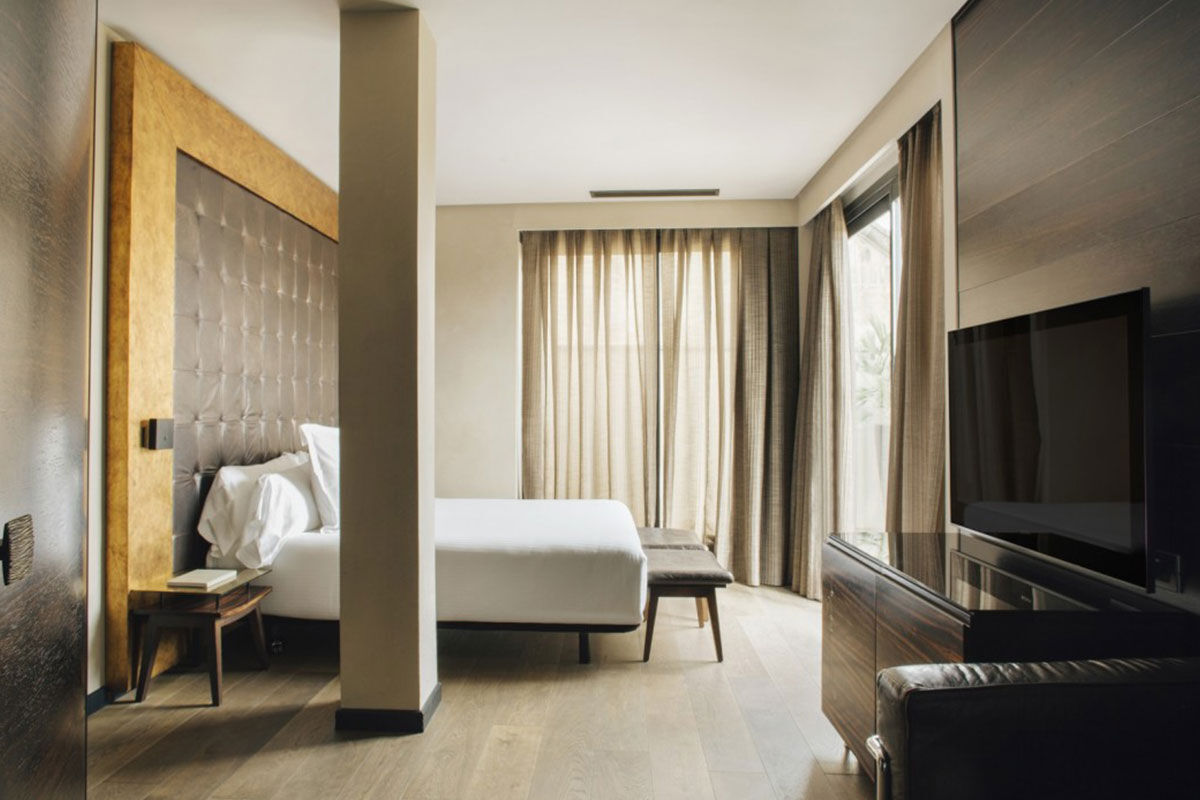 <b>Bagues</b> - With a rooftop pool and bar that have fantastic views over Barcelona, Bagues boutique hotel is a stylish spot for discerning guests. It’s located on Las Ramblas in a former palace and 1850s Masriera jewelry workshop, making it a classy boutique with a sophisticated edge.