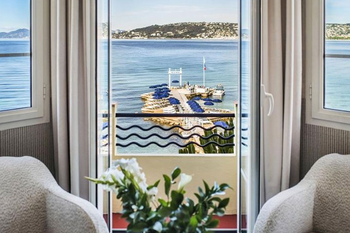 <b>Belles Rives, Antibes</b> - Guests are welcomed into this 1920s art deco hotel and overcome by the Mediterranean view, lavish furnishings and ornate fine dining restaurant. There are also outdoor terraces, a piano bar and private beach.