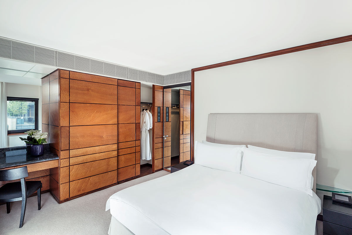 <b>COMO The Halkin</b> - Located in Belgravia, one of London’s most affluent districts, the Halkin is a boutique hotel set in a Georgian-style building with an elegant and discreet environment. Offerings include an acclaimed Basque restaurant with a glitzy ceiling, a stylish tapas bar and yoga classes for guests.