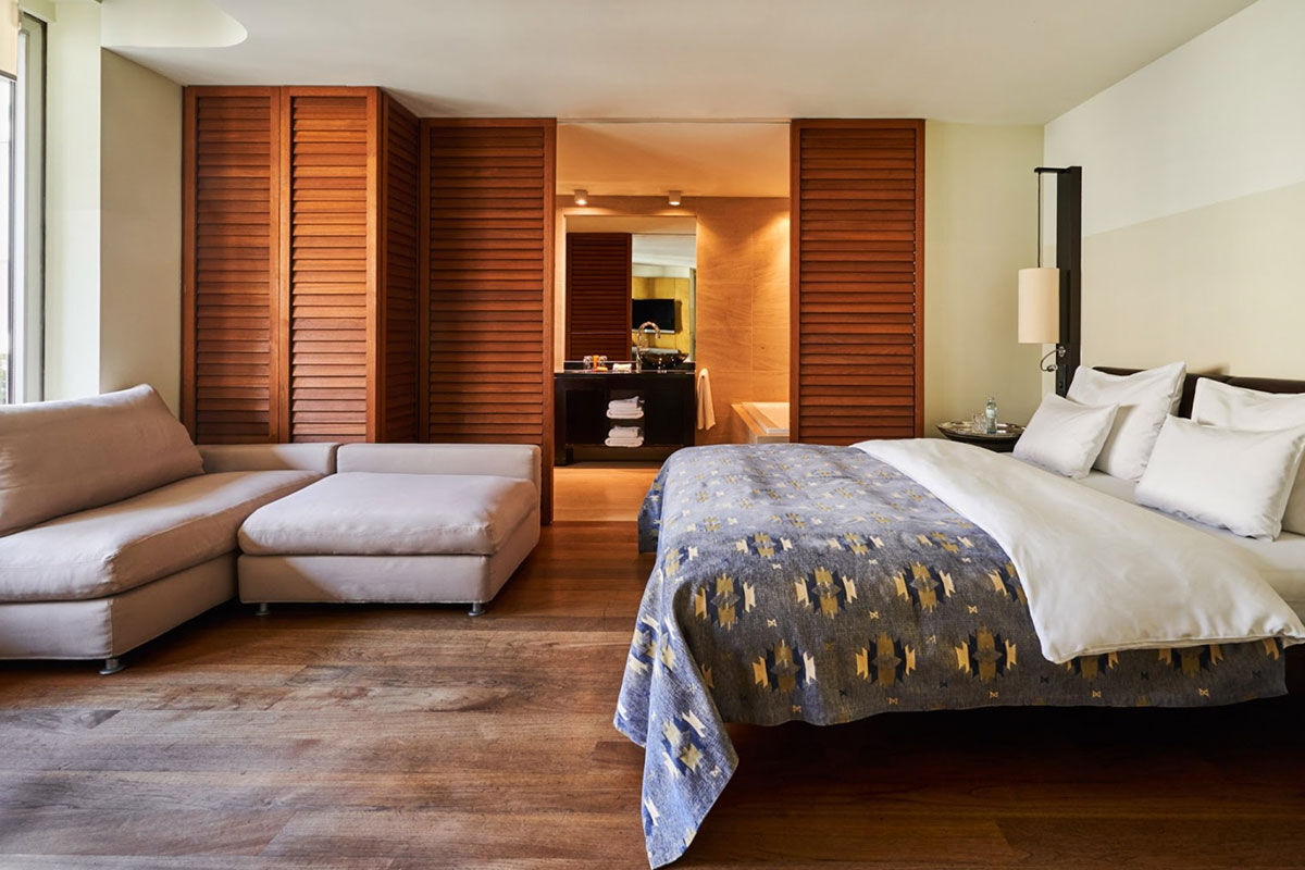 <b>DO & CO Hotel</b> - Occupying the upper floors of the postmodern landmark building the Haas Haus, the DO & CO Hotel has some of the best views of St. Stephen’s Cathedral, especially from its rooftop terrace. Utilizing exotic hardwoods, stone and leather, this high-style hotel is showy and sleek.