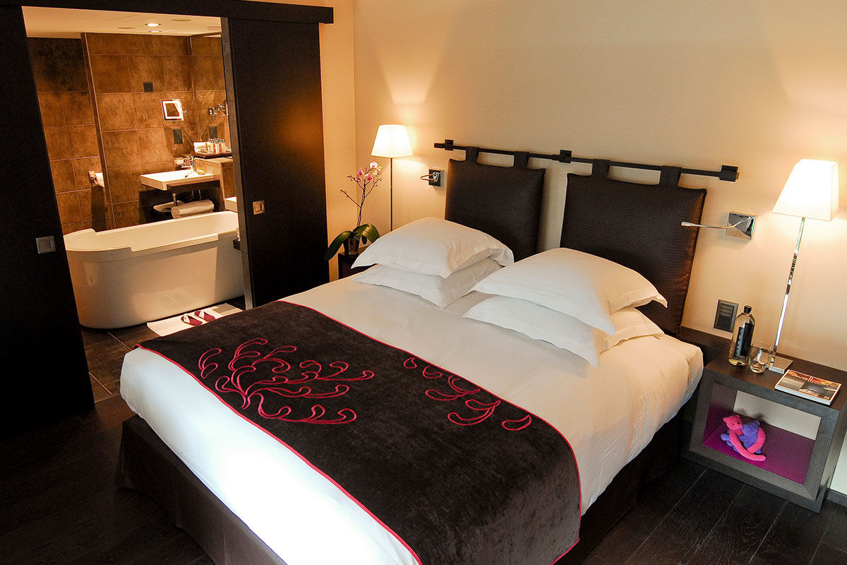 <b>Hotel EastWest</b> - Steps away from Lake Geneva and the boutiques of Rue de Rhone, the Hotel EastWest is chic, contemporary and inviting. There’s a photogenic restaurant terrace, private dining and sleek bar, as well as a library and spa with a sauna for unwinding.