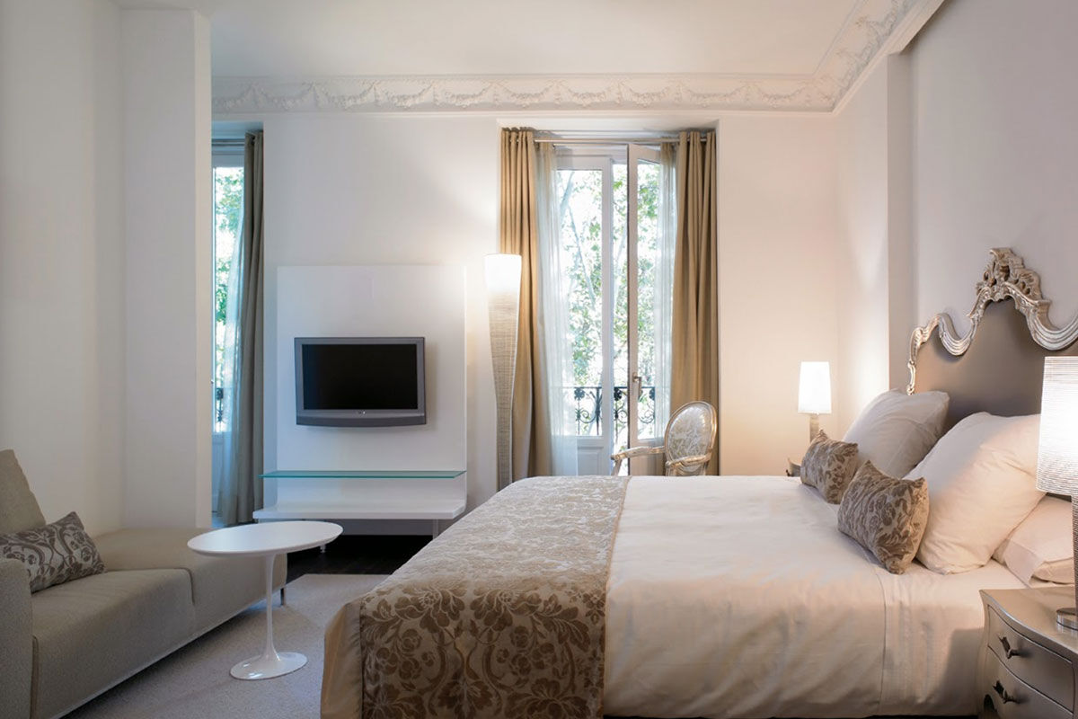 <b>Hotel Hospes Puerta de Alcala</b> - Within Madrid’s Salamanca district, the Hotel Hospes Puerta de Alcala is located in an 1883 building right next to the Puerta de Alcala; guests can dine right in front of it at the Malvar Restaurant. The stylish hotel also features a spa, hammam and relaxation pool.