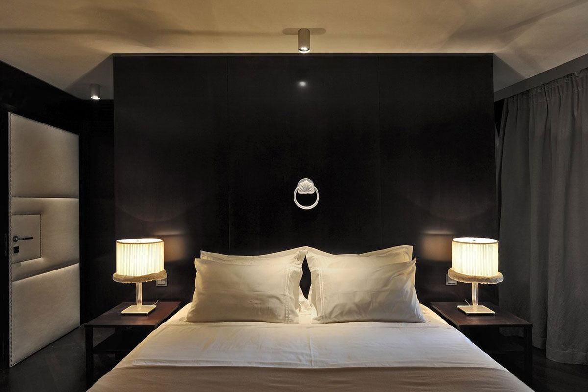 <b>Hotel Topazz</b> - With striking round windows and monochrome coloring, this eco-friendly hotel is sleek and modern. In the vibrant heart of Vienna’s 1st District, the Hotel Topazz is a 3-minute walk to St. Stephen’s Cathedral and is close to exclusive shopping streets.