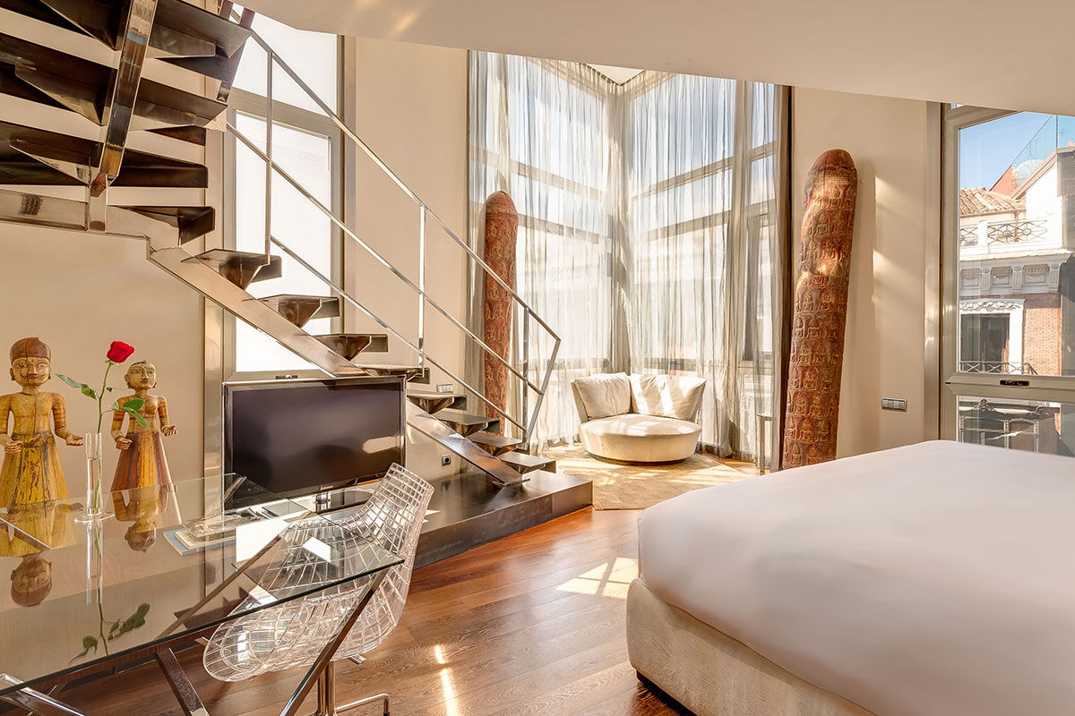 <b>Hotel Urban</b> - An 8-minute walk from the Museo del Prado and a 15-minute walk from the Royal Palace of Madrid, this art-deco hotel features a permanent display of art from Papua New Guinea. It is sleek, avant-guard and has a sophisticated oyster bar as well as rooftop terrace with bar service.