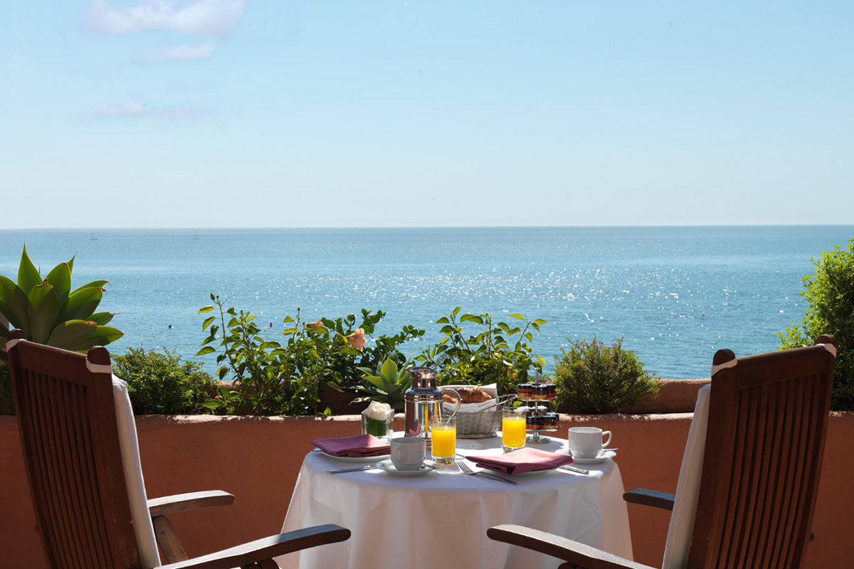 <b>Kempinski Hotel Bahía</b> - Surrounded by some of the best golf courses in Spain, the Kempinski Hotel Bahia is beach luxury at its finest. With tapered pools, sun loungers, glam restaurants, and chic bars, tennis courts, and direct beach access, guests can enjoy relaxation as well as the nearby sights.