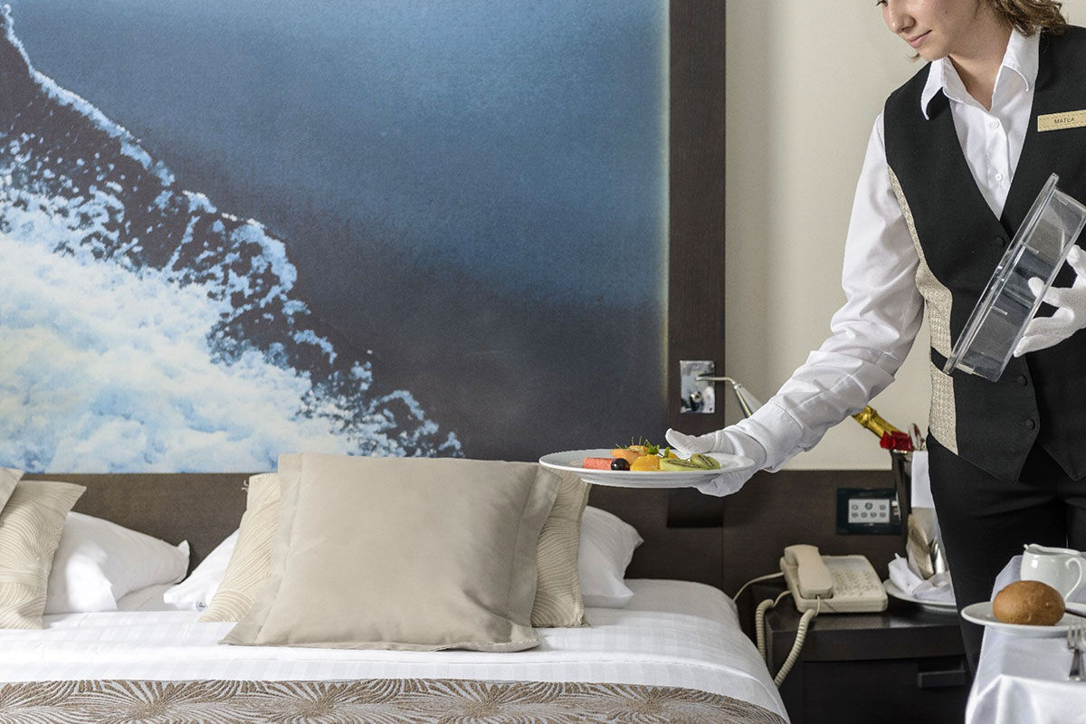 <b>Hotel Lapad</b> - Set by the waterfront on the Lapad Peninsula, this upscale hotel is housed in an ornate Victorian building that holds an atmosphere of grandeur. Surrounded by palm trees, the Hotel Lapad has polished rooms with a modern edge and a pool with views over Gruz Harbour.