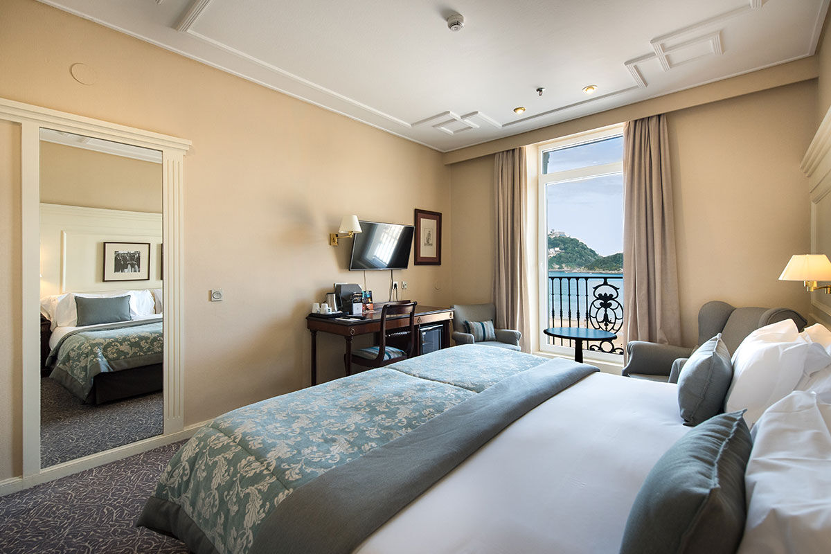 <b>Hotel de Londres y de Inglaterra, Donostia</b> - Right on the beach promenade along La Concha bay, this magnificent 19th century hotel offers guests breathtaking views of the water and landscape, and ease of making every day a beach day. When you’re ready to switch it up, this classically-styled hotel is only a 5-minute walk into the Old Town for exploration.