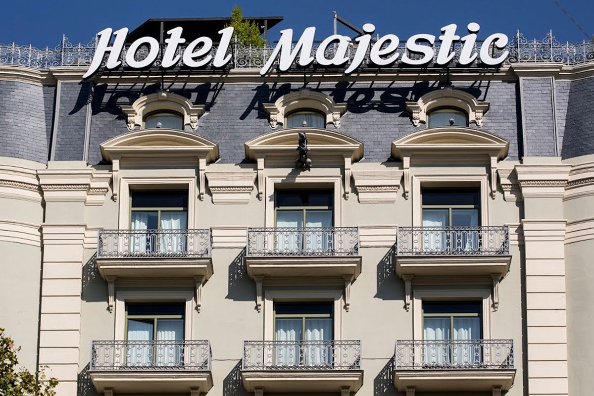 <b>Majestic Hotel & Spa</b> - Grand and classically decorated, the Majestic Hotel & Spa features marble floors, pillared entranceways and an overall feeling of exclusivity. The rooftop terrace features a refreshing pool and plenty of sun loungers to take advantage of.