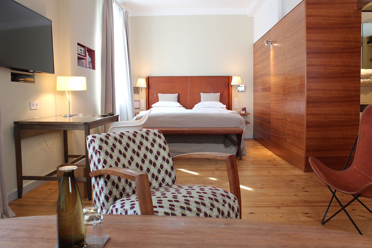 <b>Villa Auersperg</b> - Family-run for 3 generations, the Villa Auersperg is a boutique hotel housed in a 19th century villa at the foot of Kapuzinerberg. With modern rooms, a rooftop terrace, sauna and yoga classes, guests can enjoy everything this laid-back hotel has to offer.