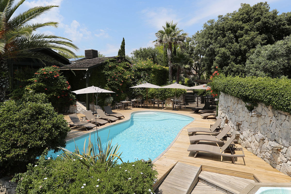 <b>Hotel A’Cheda, Bonifacio</b> - In the south of Corsica, this deluxe country hotel sits in all its charm with a backdrop of tropical gardens. With a Michelin star restaurant, tapas bar and cooking classes available, guests can sample local dishes and regional cuisine.