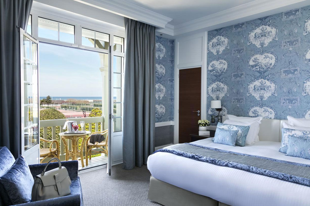 <b>Hotel Barrière Le Normandy</b> - With an air of Old-World elegance, this stately hotel is close to the Plage Deauville beach, Casino de Villers sur Mer and offers free loaner bikes for guests. Along with an indoor pool, tennis courts, and classically styled rooms, the Hotel Barriere Le Normandy also features a handsome bar with wood paneling and an elegant seafood restaurant with stained-glass windows.