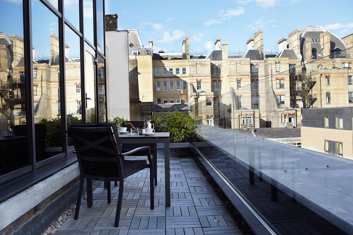 <b>COMO The Halkin</b> - Located in Belgravia, one of London’s most affluent districts, the Halkin is a boutique hotel set in a Georgian-style building with an elegant and discreet environment. Offerings include an acclaimed Basque restaurant with a glitzy ceiling, a stylish tapas bar and yoga classes for guests.