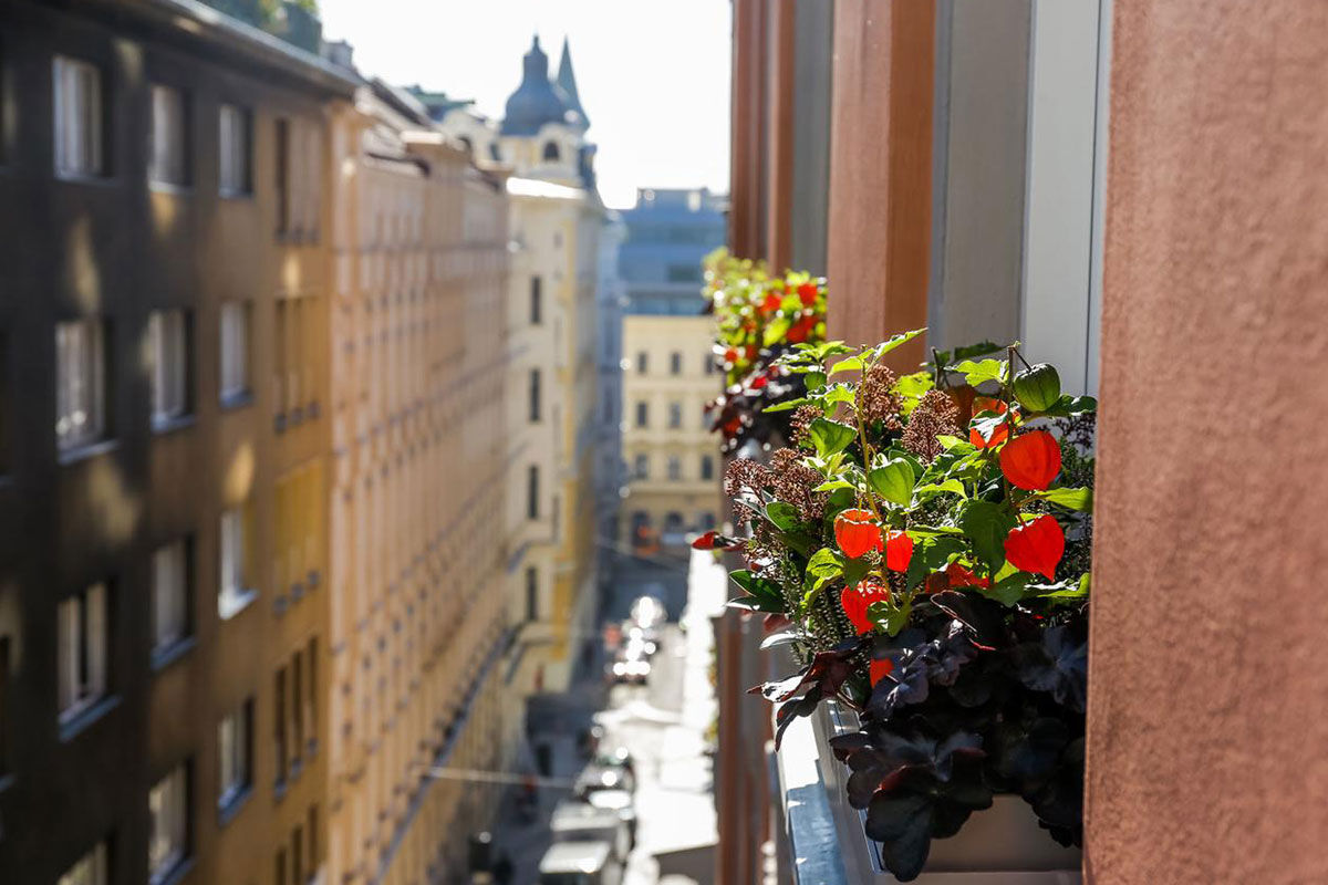<b>Hotel Das Tyrol</b> - Shimmering gold and red velvet chairs reign at the Hotel Das Tyrol, along with original artworks by contemporary artists. This mod-chic hotel features a gold-tiled spa with a sauna and is a 13-minute stroll to the Hofburg Imperial Palace.