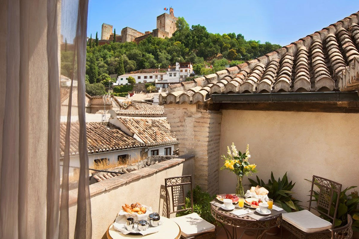 <b>Hotel Casa 1800 Granada</b> - A 6-minute walk to the Granada Cathedral, this upscale hotel is housed in a charming 16th century building with original wooden beams. Rooms are elegantly decorated, and the enclosed patio and lounge are comfortable places for guests to relax.