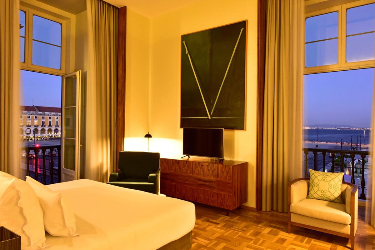 <b>Pousada de Lisboa</b> - Set along the Tagus River on the high-end shopping street, Avenida da Liberdade, the Pousada de Lisboa sits, grand and stately. The rooms are contemporary and elegant, the steakhouse has vaulted brick ceilings, and the spa has a pool, sauna, and hammam.