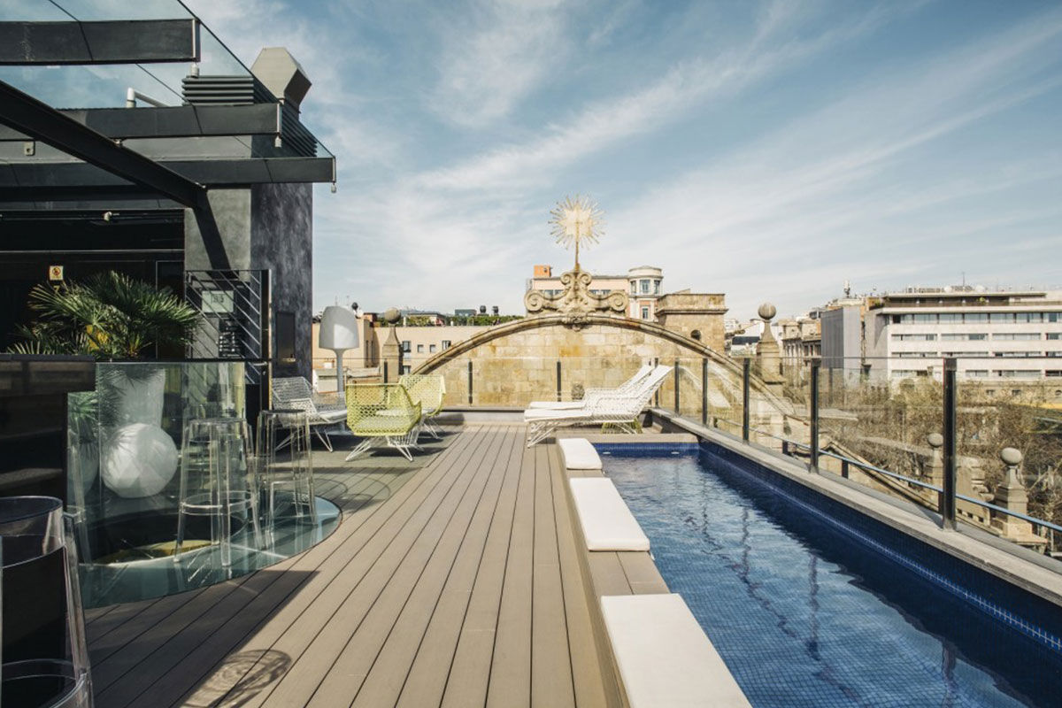 <b>Bagues</b> - With a rooftop pool and bar that have fantastic views over Barcelona, Bagues boutique hotel is a stylish spot for discerning guests. It’s located on Las Ramblas in a former palace and 1850s Masriera jewelry workshop, making it a classy boutique with a sophisticated edge.