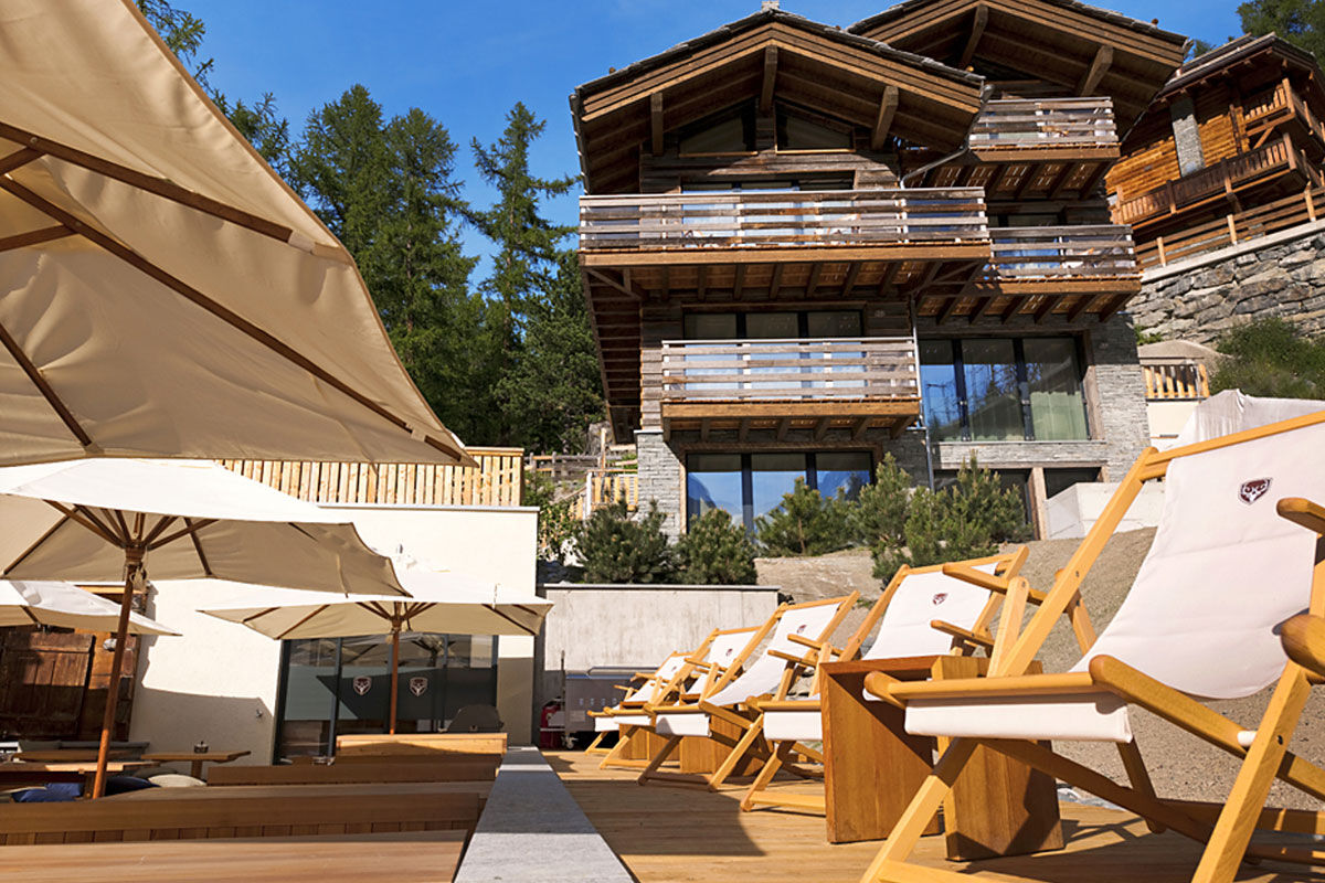 <b>CERVO Mountain Boutique Resort</b> - Housed in 6 alpine chalets with Matterhorn views, this ski-in/ski-out hotel offers streamlined rooms, upscale as well as casual dining options, a cozy bar and quick access to the slopes. This timber-framed sanctuary rests above Zermatt and is an ideal retreat for a perfect skiing holiday.