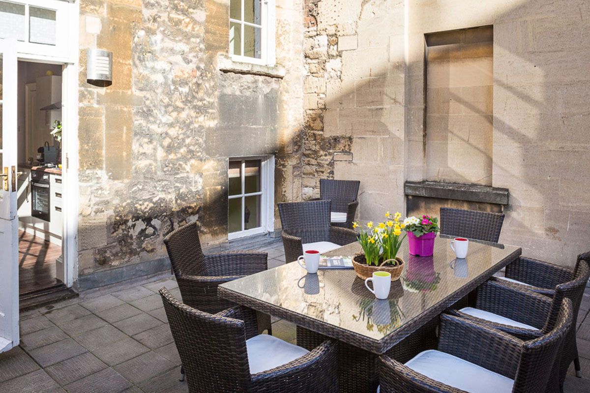 <b>Harington's Hotel</b> - Winding through the city center and off onto a narrow, cobble-stoned street, you’ll find a 300-year-old house that is now home to the family-run boutique hotel, Harington’s Hotel. The bar offers ales and whiskies; the lounge features velvet seating; and the rooms are charming with quirky details.