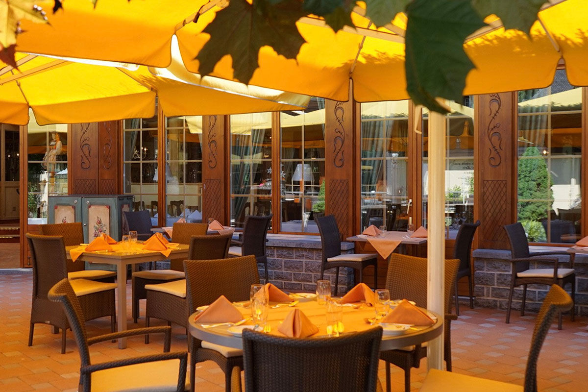 <b>Romantik Hotel Schweizerhof, Grindelwald</b> - Peacefully nestled amidst gardens and facing the opposing Alpine mountain range, this all-suite resort is perfectly situated for unrivalled hiking trips. With an elegant dining room, rustic-chic restaurant, lobby bar and both indoor and outdoor pools, the Romantik Hotel Schweizerhof is an excellent choice for the adventurous and enthusiastic traveler.