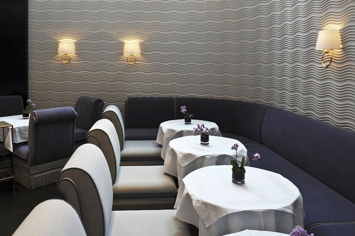 <b>Hotel Topazz</b> - With striking round windows and monochrome coloring, this eco-friendly hotel is sleek and modern. In the vibrant heart of Vienna’s 1st District, the Hotel Topazz is a 3-minute walk to St. Stephen’s Cathedral and is close to exclusive shopping streets.