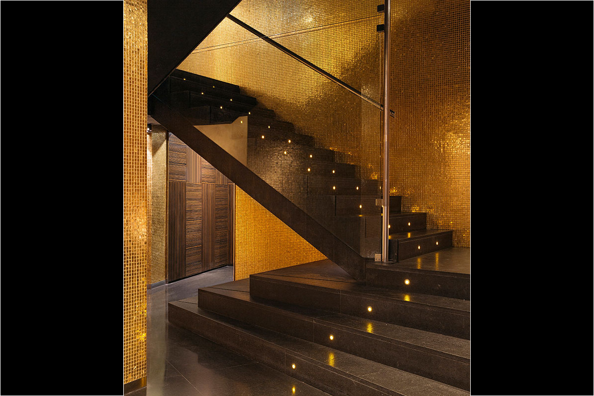 <b>Hotel Urban</b> - An 8-minute walk from the Museo del Prado and a 15-minute walk from the Royal Palace of Madrid, this art-deco hotel features a permanent display of art from Papua New Guinea. It is sleek, avant-guard and has a sophisticated oyster bar as well as rooftop terrace with bar service.