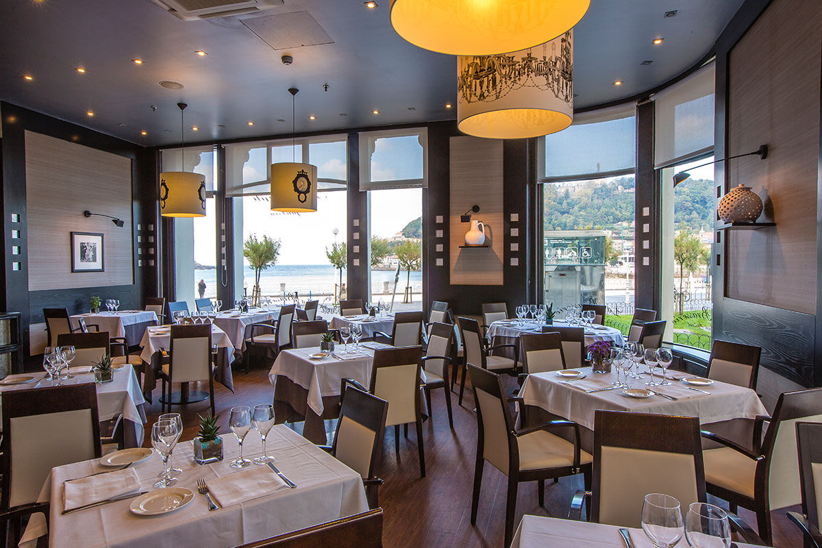 <b>Hotel de Londres y de Inglaterra, Donostia</b> - Right on the beach promenade along La Concha bay, this magnificent 19th century hotel offers guests breathtaking views of the water and landscape, and ease of making every day a beach day. When you’re ready to switch it up, this classically-styled hotel is only a 5-minute walk into the Old Town for exploration.