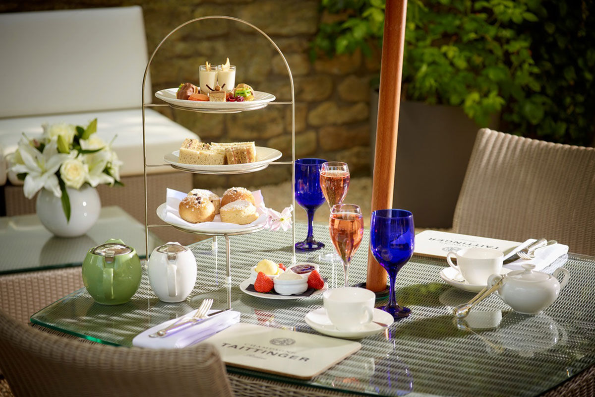 <b>The Royal Crescent Hotel & Spa</b> - In the middle of the Georgian Crescent and overlooking Victoria Park, The Royal Crescent Hotel & Spa has picturesque landscaped grounds, an award-winning restaurant and bar, and 18th century styled rooms. Set in the original coach house and stables, the Bath House Spa includes a steam room, relaxation pool and salt therapy treatments.