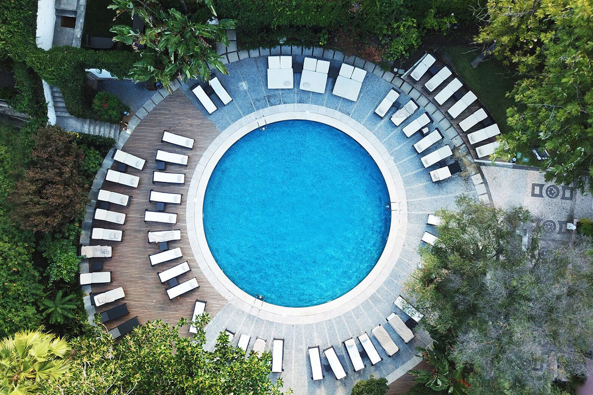 <b>Tivoli Avenida Liberdade Lisboa</b> - A true landmark, the Tivoli Avenida Liberdade Lisboa is refined, polished and is housed in a building from the 1930s. There’s a haute seafood restaurant, rooftop eatery with floor-to-ceiling windows, and a rooftop terrace bar to sip a late-afternoon cocktail.