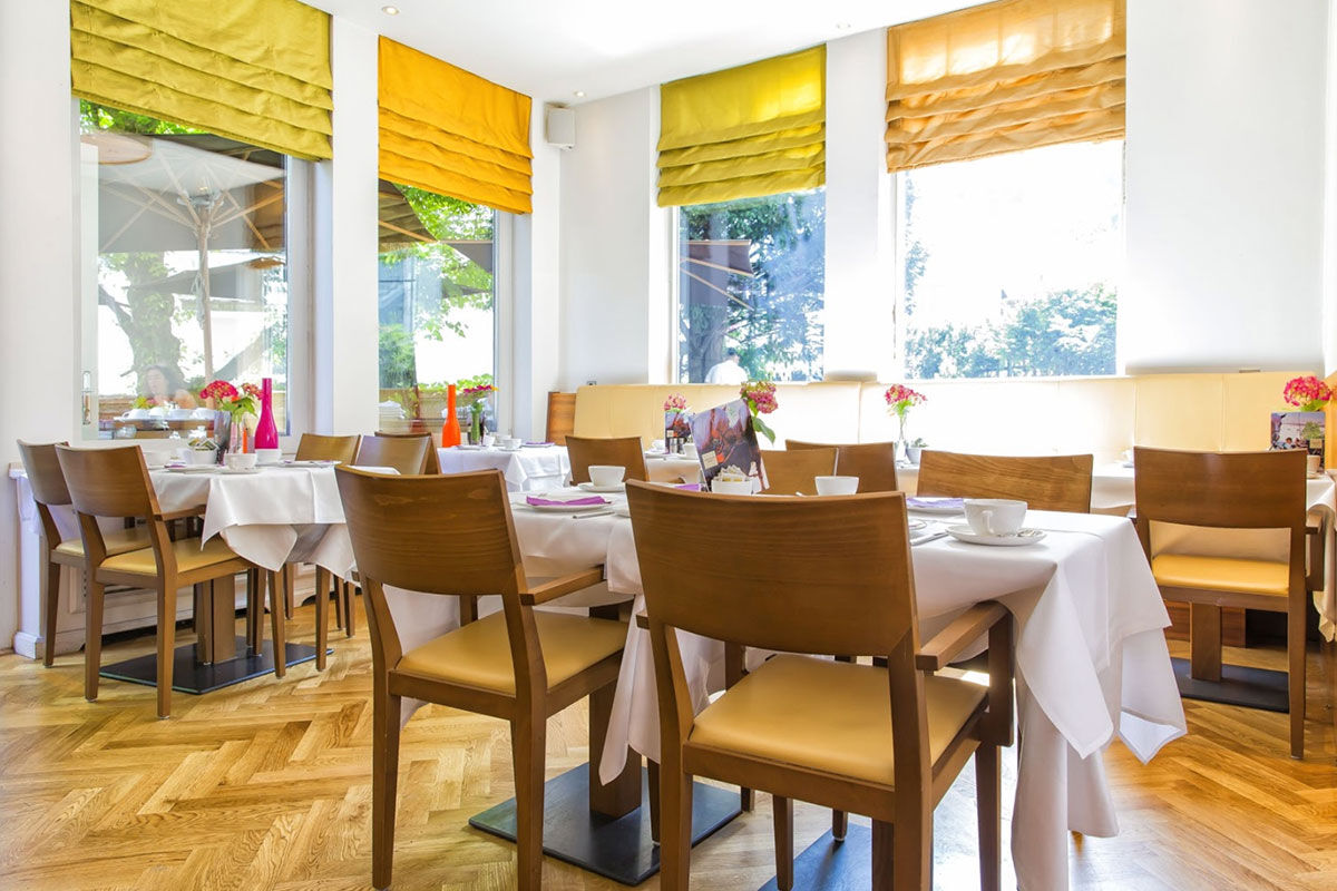 <b>Villa Auersperg</b> - Family-run for 3 generations, the Villa Auersperg is a boutique hotel housed in a 19th century villa at the foot of Kapuzinerberg. With modern rooms, a rooftop terrace, sauna and yoga classes, guests can enjoy everything this laid-back hotel has to offer.