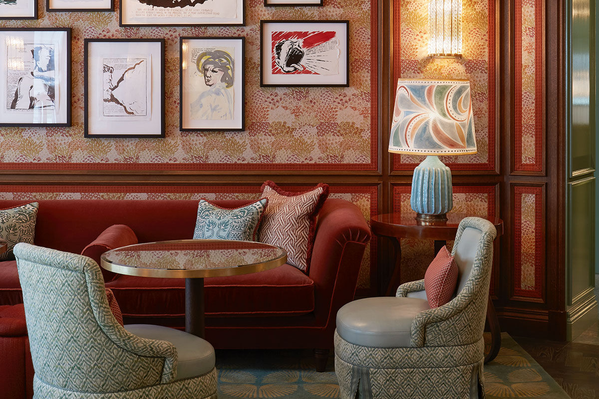 <b>Baur au Lac</b> - Located in the heart of Zurich and on its own private park, the Baur au Lac is only a few minutes’ walk to the celebrated high-end shopping street, Bahnhofstrasse. With bright and stately construction, this posh hotel fills the senses with grandeur and creativity.