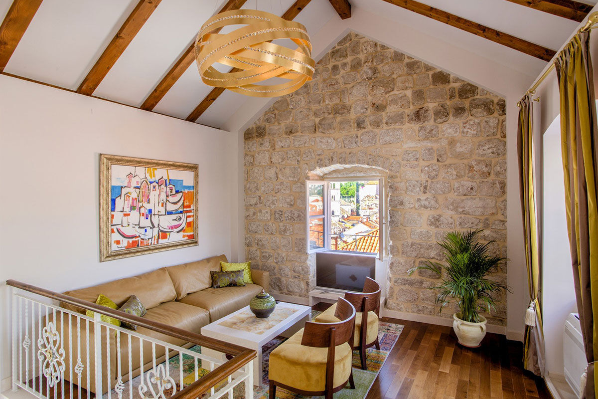 <b>Dominus Little Palace</b> - In the center of Old Town, next to the Ethnographic Museum, rests a rustic stone building that houses Dominus Little Palace. With wood beamed ceilings, exposed stone walls and bright touches in the rooms, this charming boutique hotel has a tranquil atmosphere in a prime location.