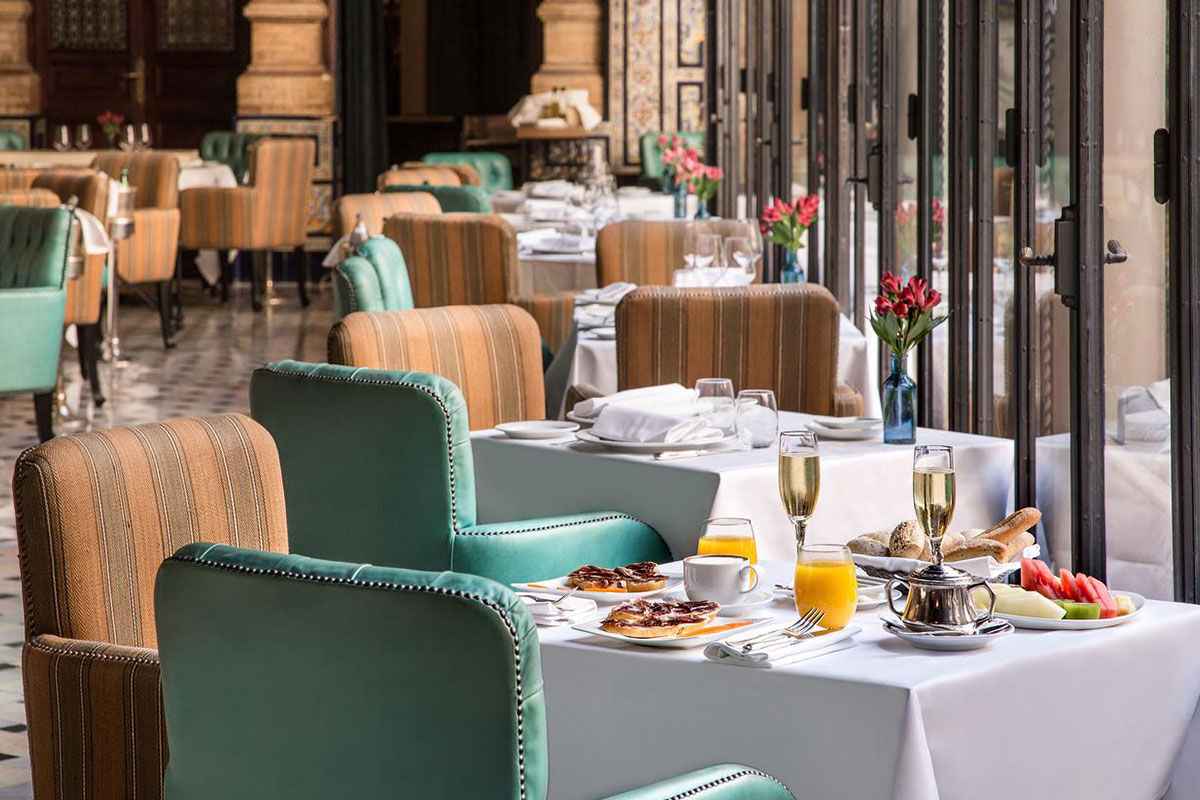 <b>Alfonso XIII</b> - Built in 1929, this grand hotel in the city center is only a 10-minute walk from the Alcazar Royal Palace. It features rooms that blend contemporary and traditional Spanish décor, as well as an outdoor pool, upscale restaurant and tapas/cocktail bars.